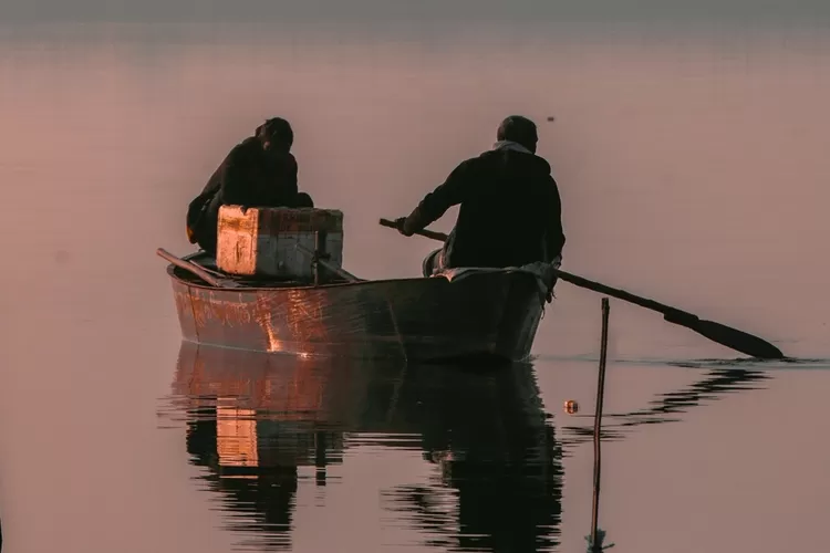 Lirik dan Terjemahan Lagu Tanduk Majeng – R Amiruddin Tjitraprawira, Ceritakan Perjuangan Nelayan Madura